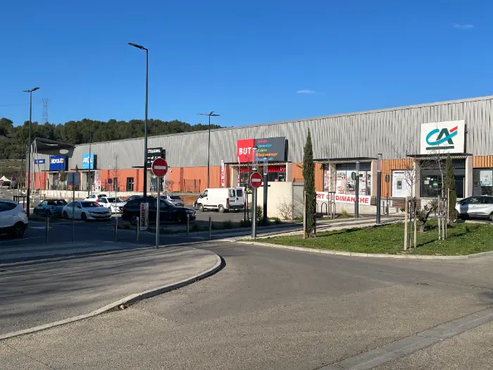 Milliaires Commerce Beaucaire Gard Immobilier 5 - Les indiscretions